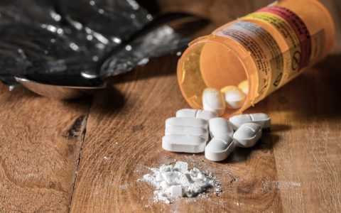 The Early Signs of Opioid Abuse and Addiction